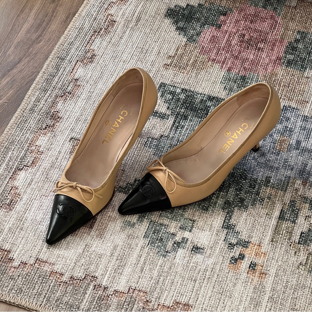 Vintage Chanel Pointed Toe Heels / Chanel Pointed Toe Pumps